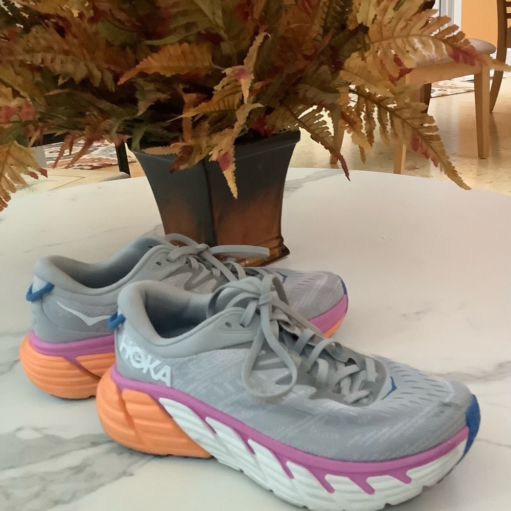 Womens Hoka Bondi Size 7.5.